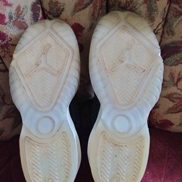 Kids Jordans sz4 Black/white/purple - Picture 3 of 5